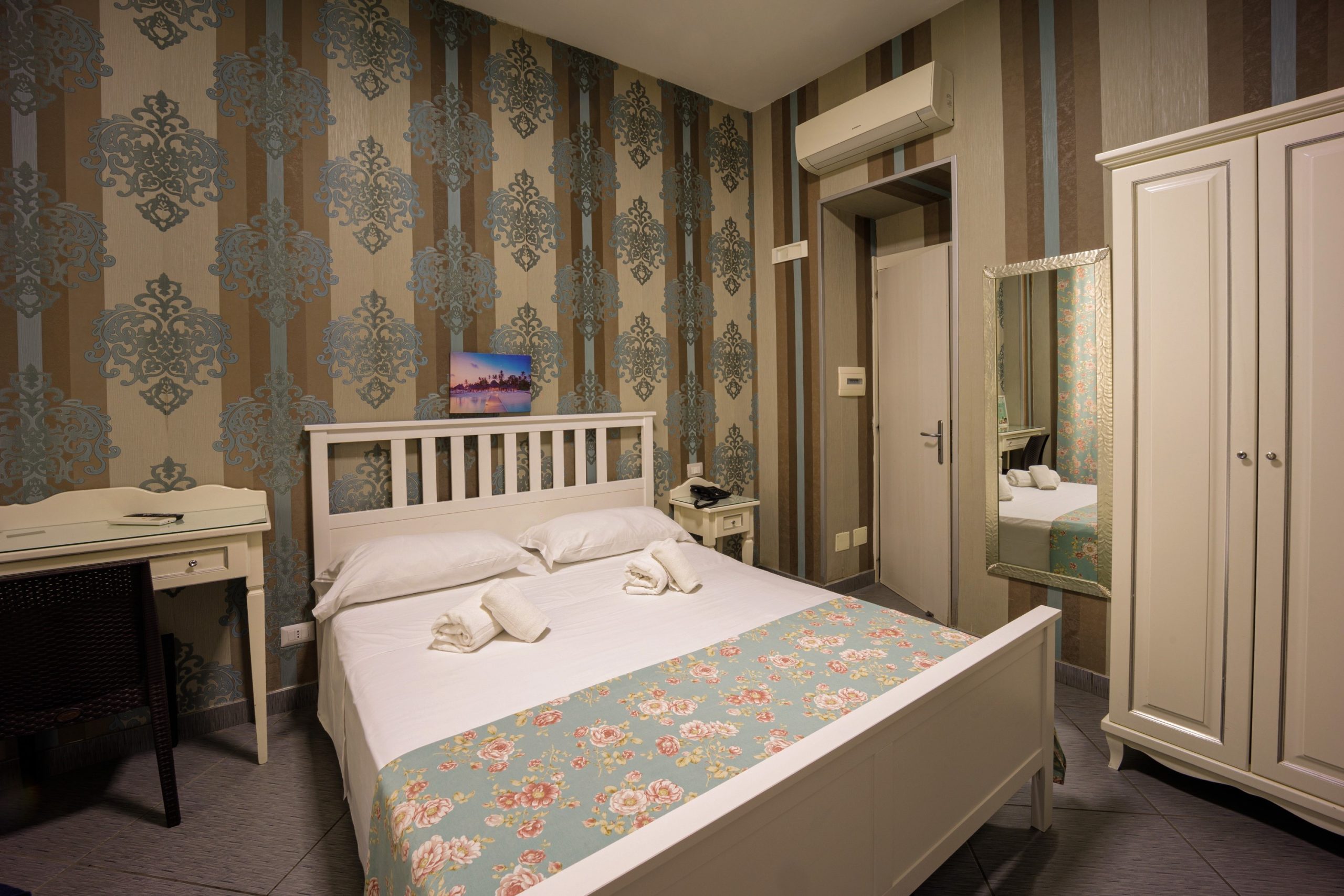 HOTEL NEW SAYONARA | Hotel Stazione Centrale di Napoli | camere | colazione | dayhouse | hotel | piazza garibaldi Hotel Napoli Centrale | Albergo Napoli Stazione Centrale | Hotel vicino Stazione Napoli Centrale | Miglior Hotel Napoli Centrale |
Prenotazione Hotel Napoli Stazione | Camere Hotel Napoli Stazione | Offerte Hotel Napoli Centrale | Hotel Economici Napoli Stazione | Hotel 4 Stelle Napoli Centrale |
Recensioni Hotel Napoli Stazione | Pizza