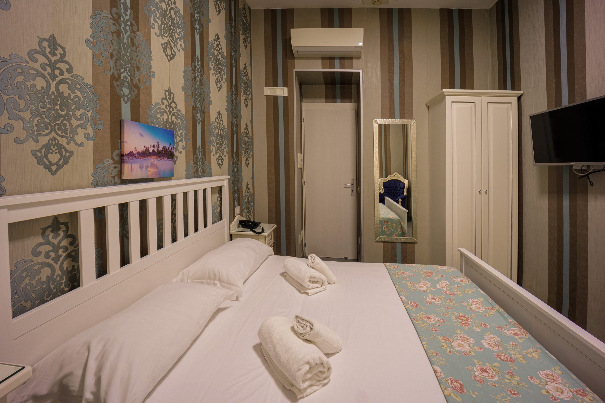 HOTEL NEW SAYONARA | Hotel Stazione Centrale di Napoli | camere | colazione | dayhouse | hotel | piazza garibaldi Hotel Napoli Centrale | Albergo Napoli Stazione Centrale | Hotel vicino Stazione Napoli Centrale | Miglior Hotel Napoli Centrale |
Prenotazione Hotel Napoli Stazione | Camere Hotel Napoli Stazione | Offerte Hotel Napoli Centrale | Hotel Economici Napoli Stazione | Hotel 4 Stelle Napoli Centrale |
Recensioni Hotel Napoli Stazione | Pizza